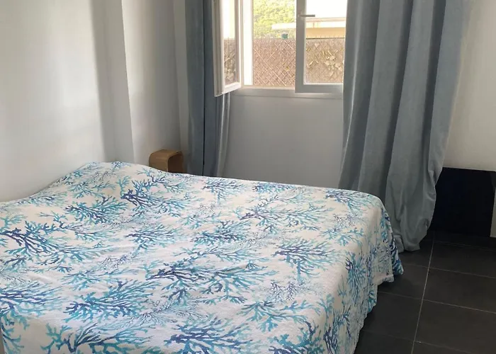 Neuf, 2 Chambres, Terrasse Plein Sud A Appartement *